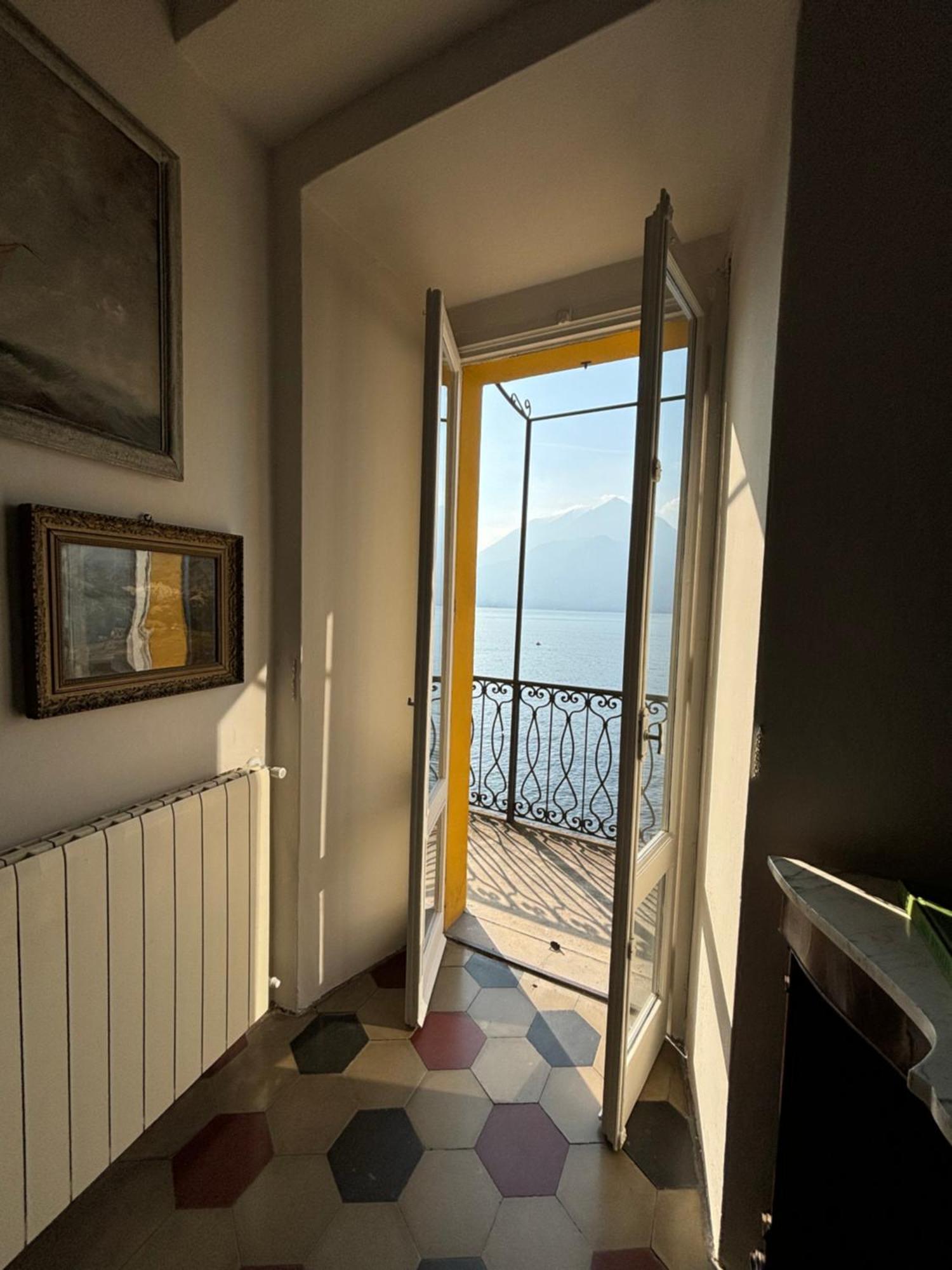 Varenna Caffe Apartment Екстер'єр фото