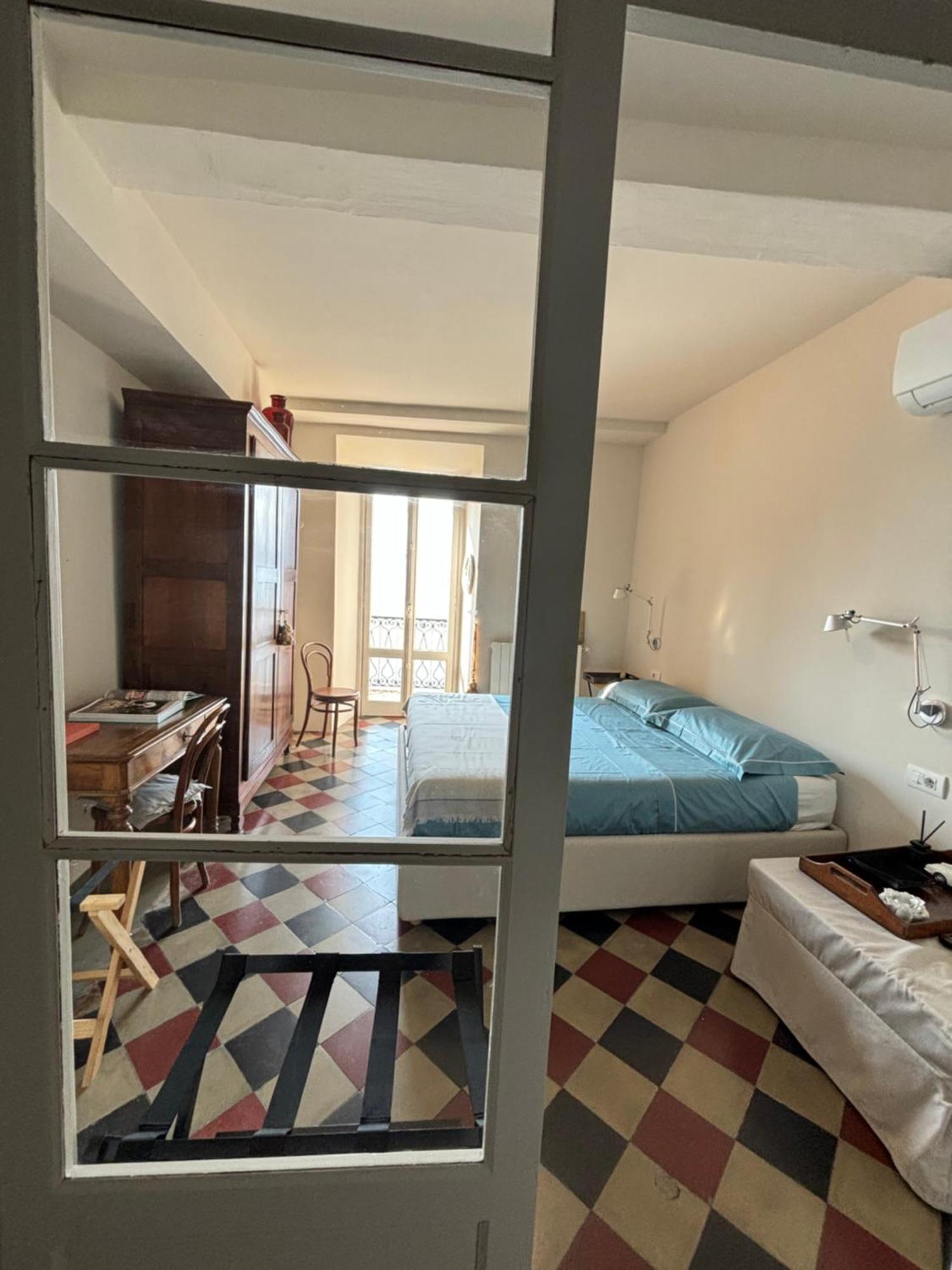 Varenna Caffe Apartment Екстер'єр фото