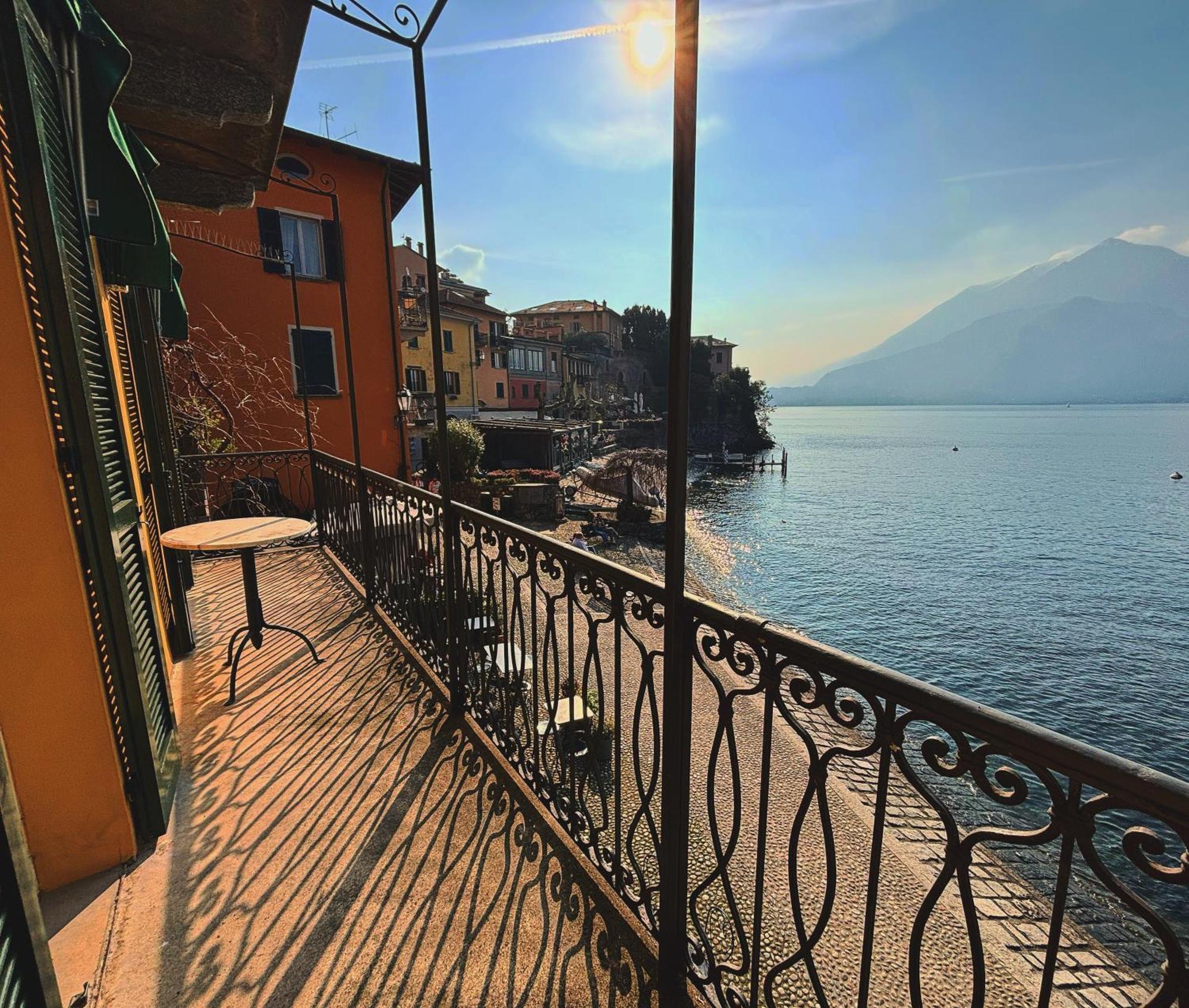 Varenna Caffe Apartment Екстер'єр фото